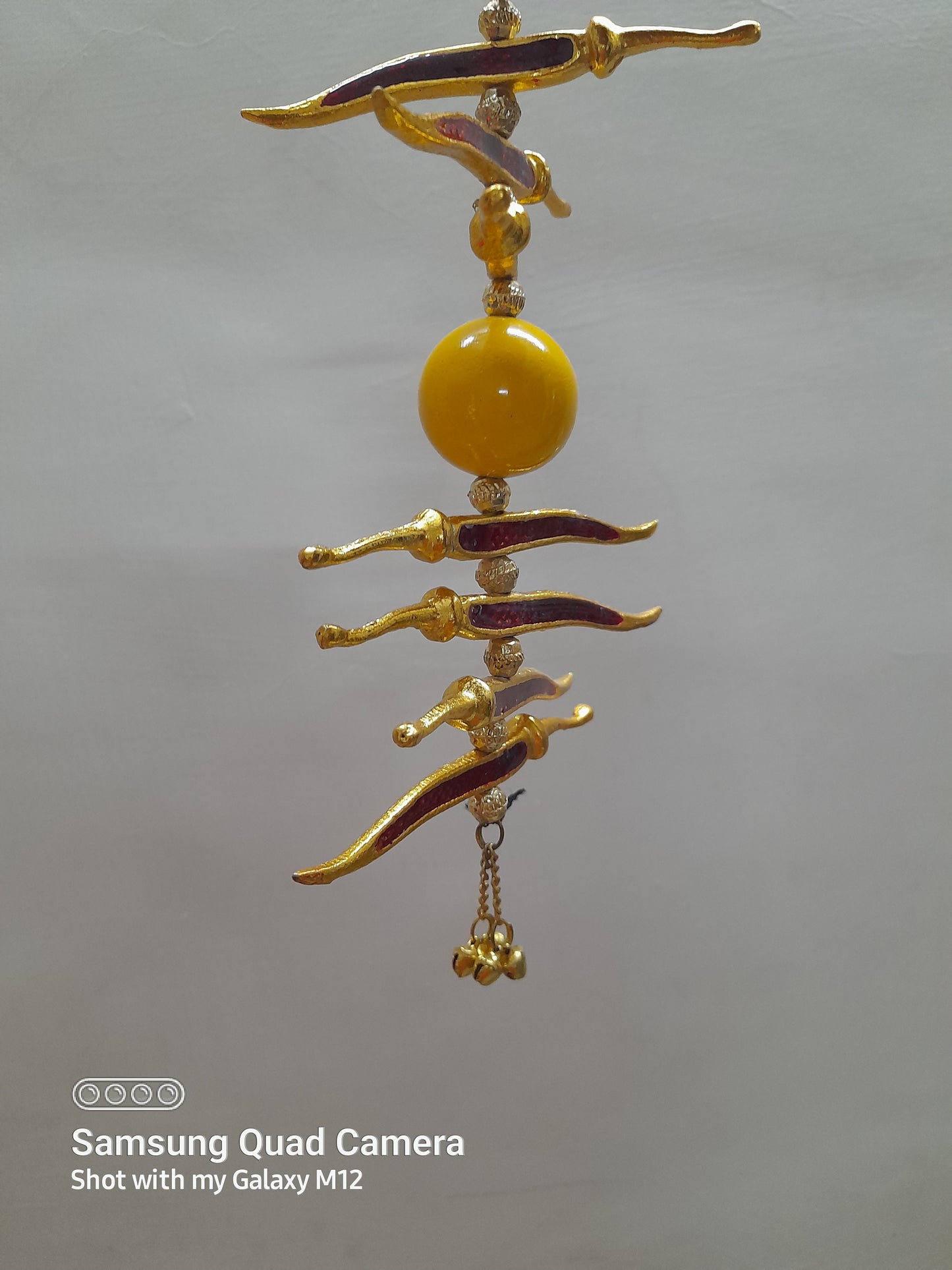 VS Lemon Chilli Gold Meena Hanging Gold